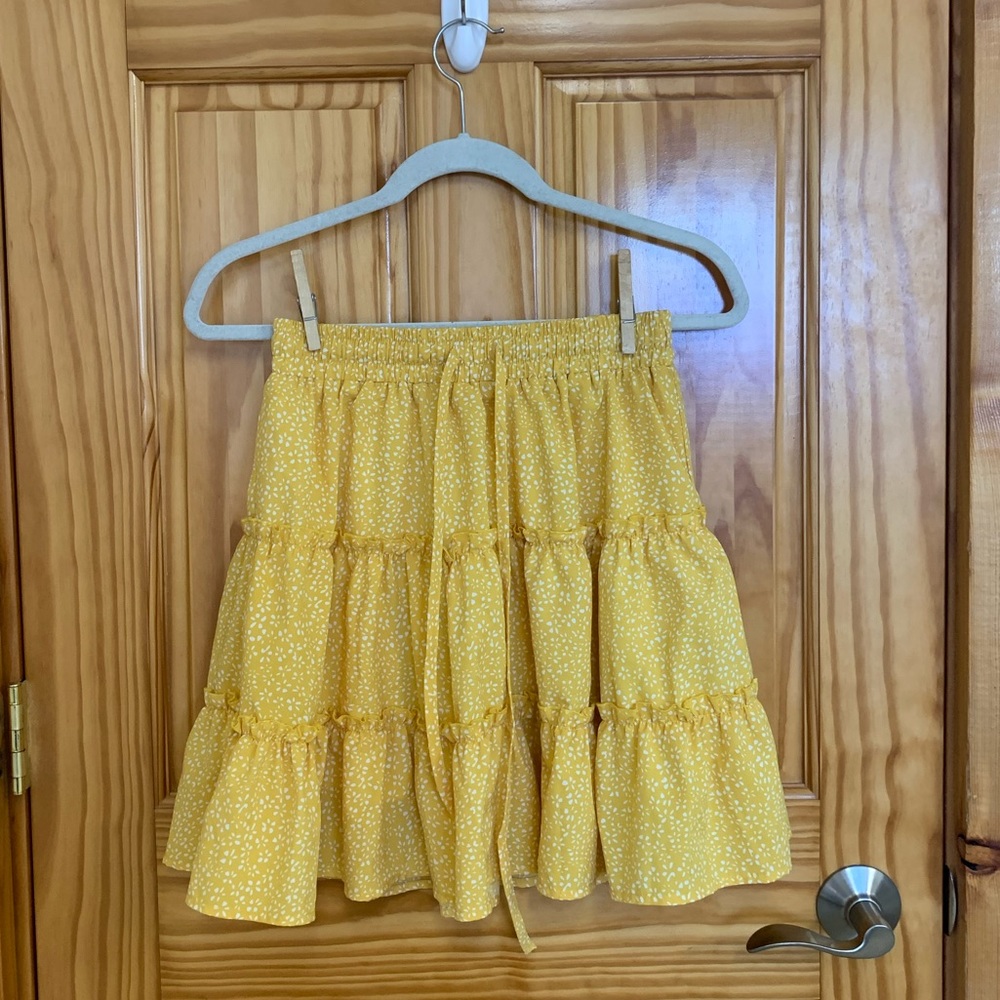 Yellow skirt! Women’s Small/medium!
